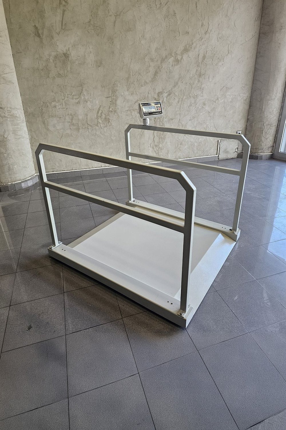 İMMAX Rampalı Tutunma Barlı Diyaliz Baskülü 600 KG 90x110 Cm Şarjlı