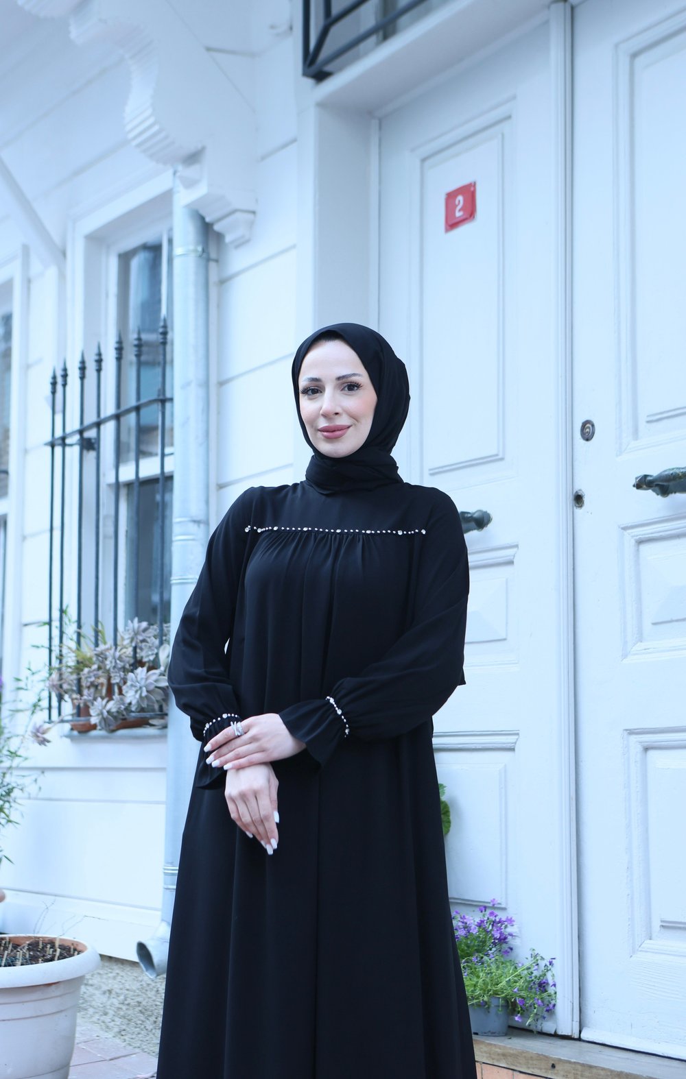 Önü Taş İşlemeli Şallı Tesettür Elbise Siyah HNT7102