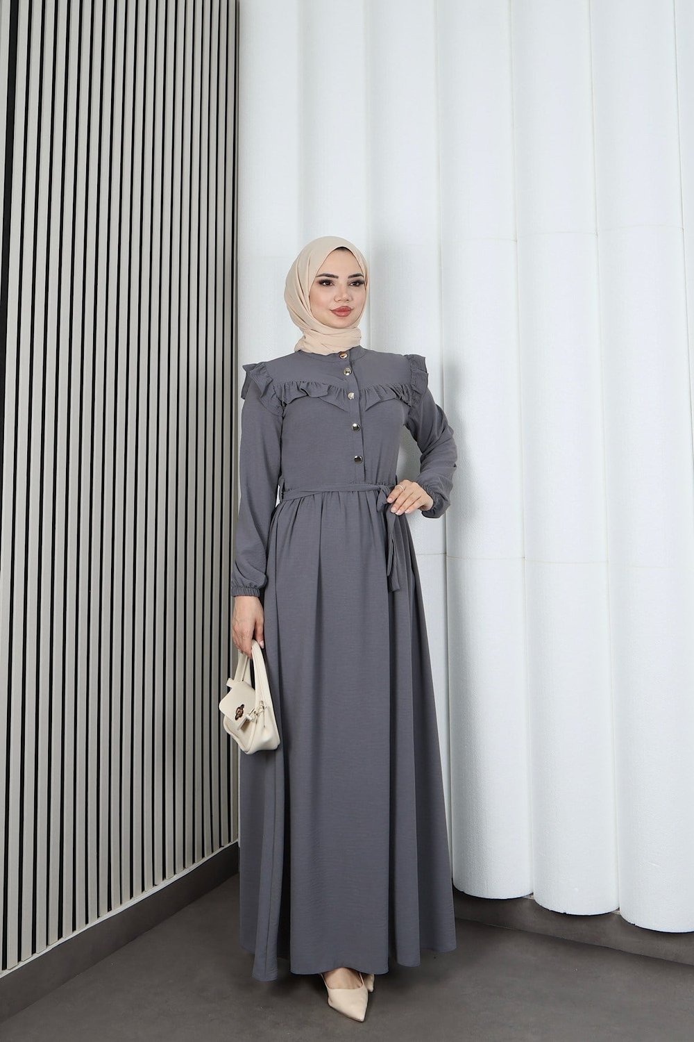 Omzu Ve Önü Fırfırlı Kuşaklı Ayrobin Tesettür Elbise Gri   HNT7345