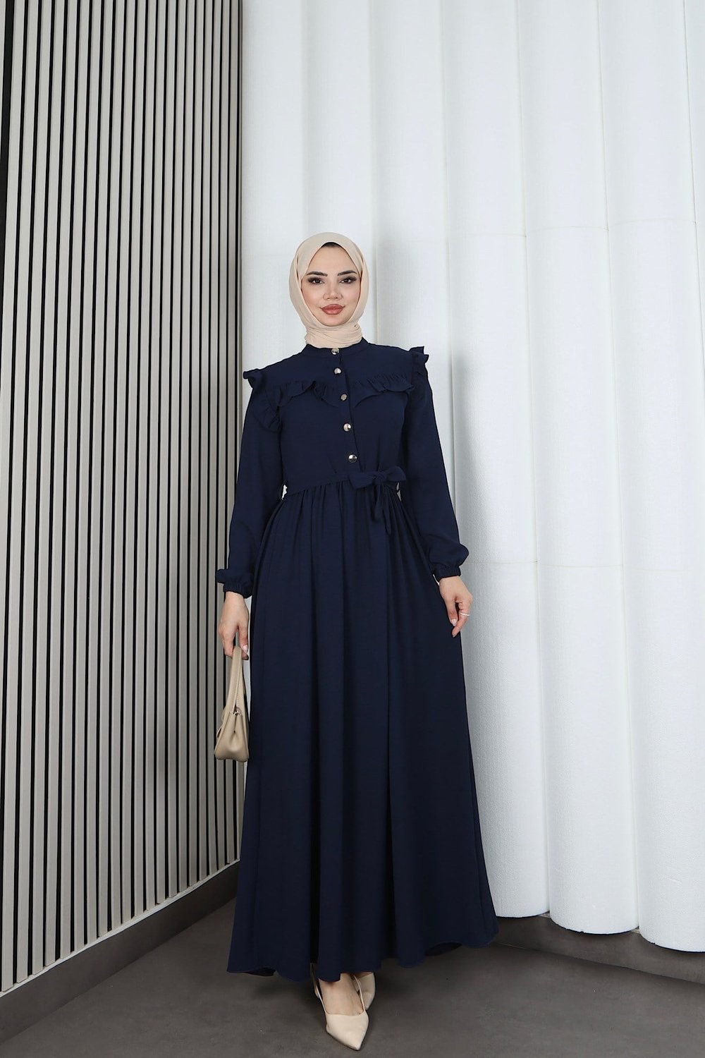Omzu Ve Önü Fırfırlı Kuşaklı Ayrobin Tesettür Elbise Lacivert  HNT7345