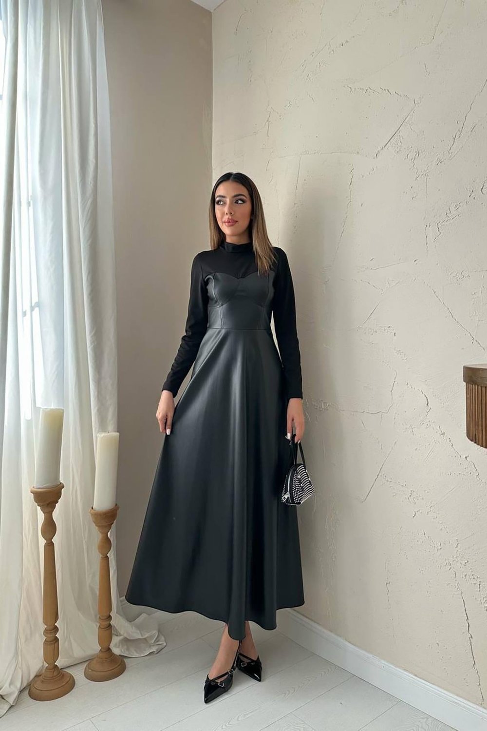 Toptan Siyah Kalp Yaka Deri Elbise