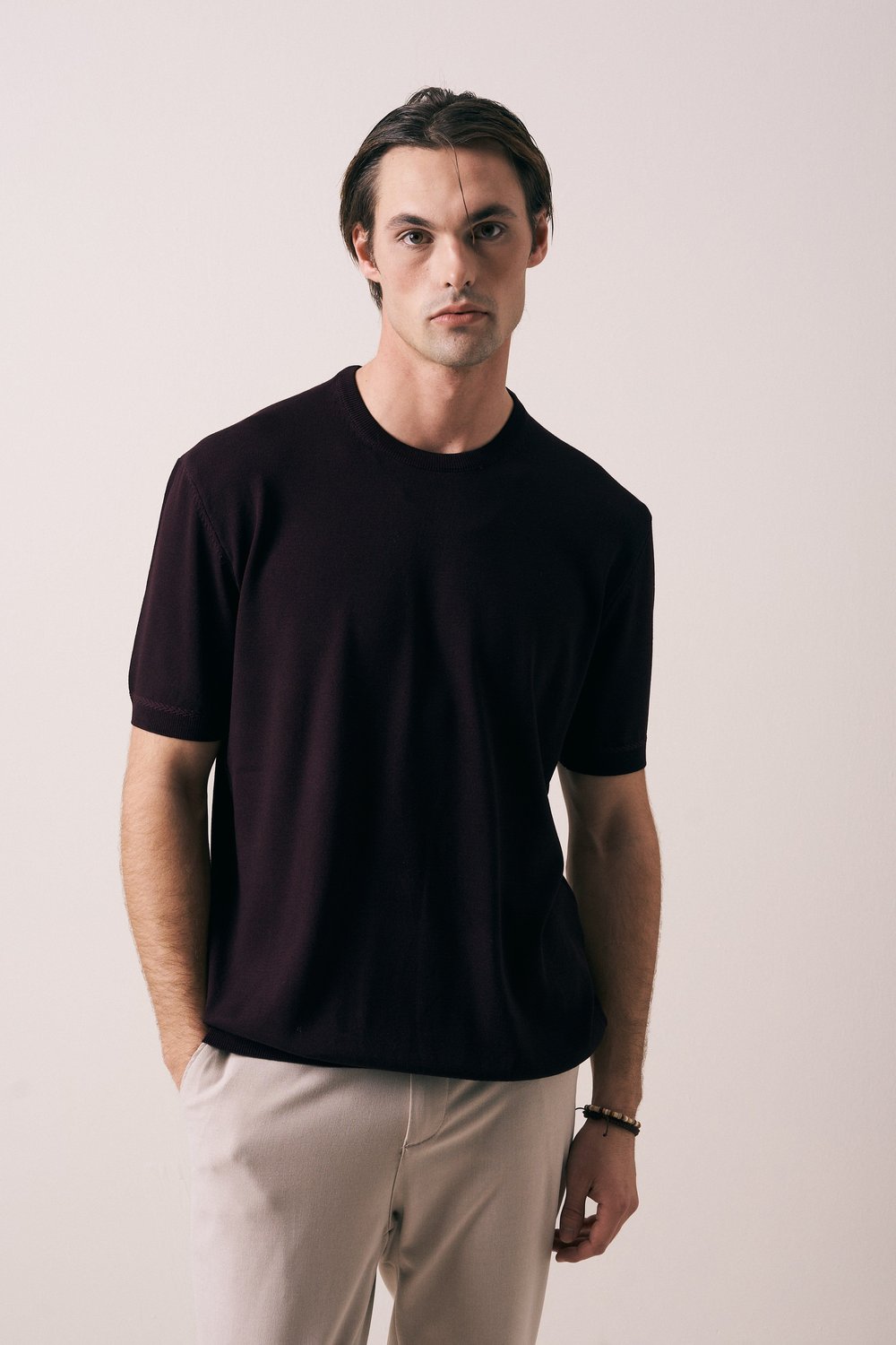 REGULAR FIT KOL ÖRGÜ DETAYLI TRİKO T-SHIRT
