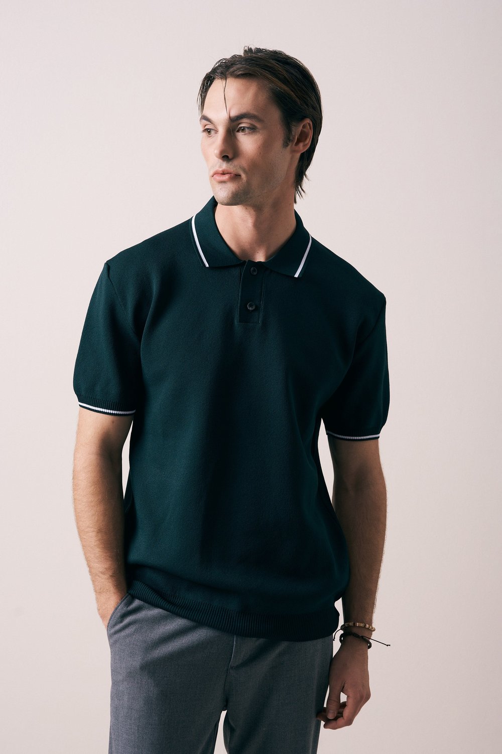 REGULAR FIT YAKA KOL DETAYLI DÜĞMELİ POLO TRİKO T-SHIRT
