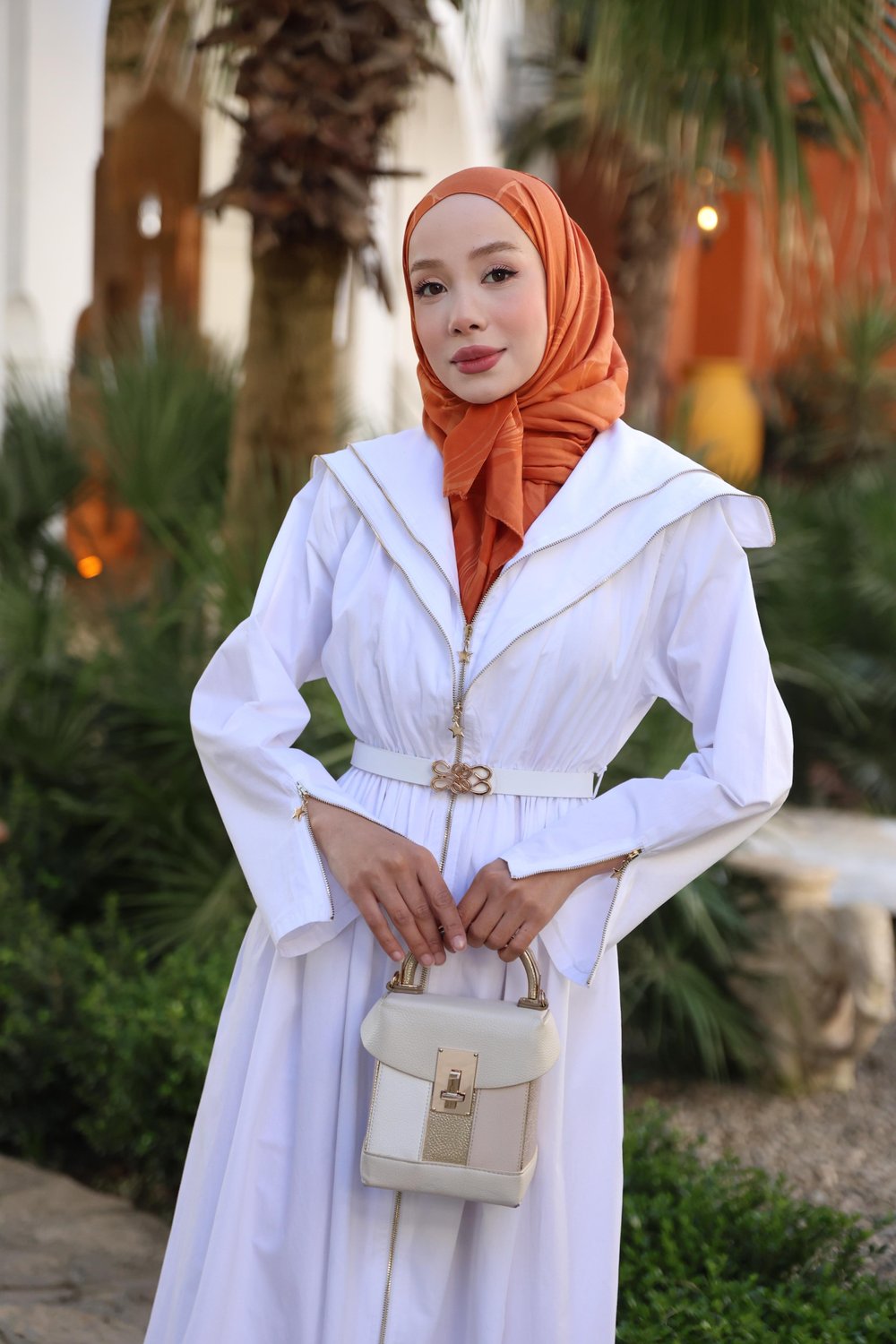 Laura Elbise Beyaz
