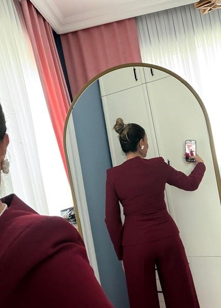 KARE YAKA DÜĞMELİ TAKIM BORDO