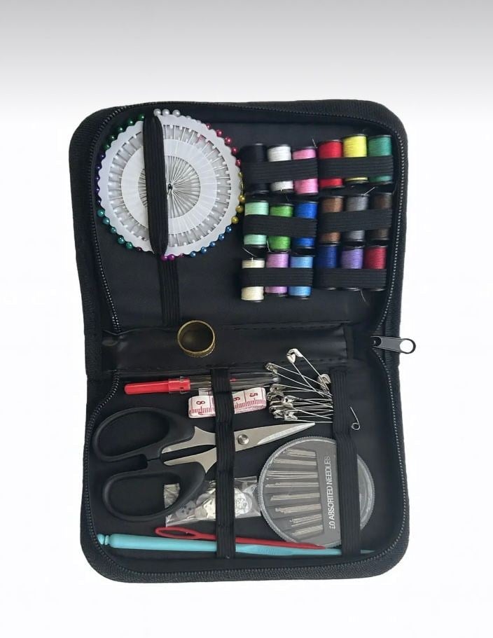 28 Parça Dikiş Seti – 18 Renk İplikli Fermuarlı Dikiş Kiti 17×12 cm Taşınabilir Mini Set