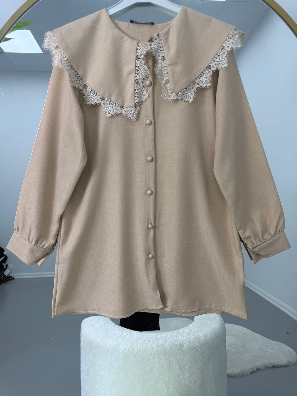 Yakası Dantel Detaylı Tunik Bej