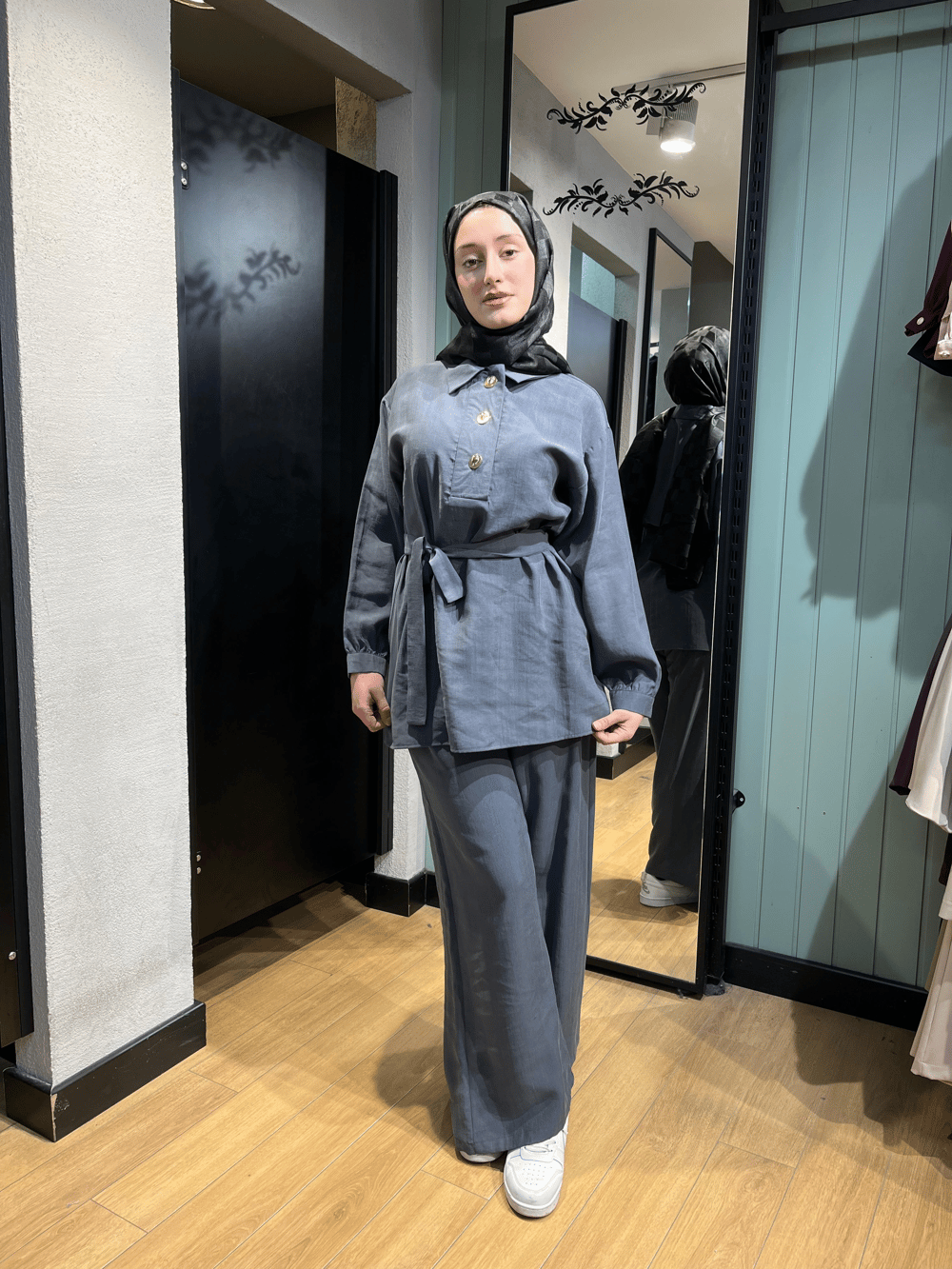 Yaka Düğmesi Detaylı Modal Takım Füme