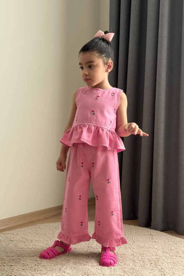 Kız Çocuk Çiçek Nakışlı Denim Bluz ve Pantolon Takım Pembe