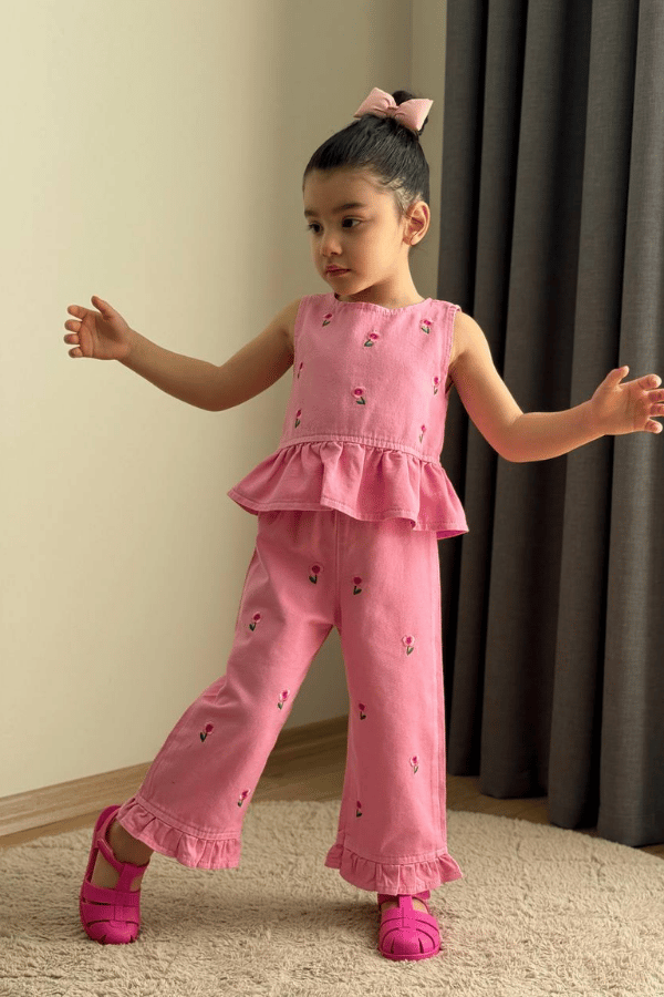 Kız Çocuk Çiçek Nakışlı Denim Bluz ve Pantolon Takım Pembe
