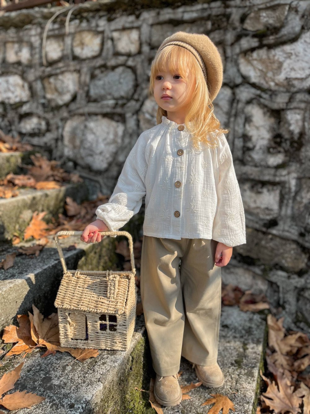 Nakışlı Müslin Gömlek & Gabardin Pantolon Takımı – Kız Çocuk, 2–6 Yaş