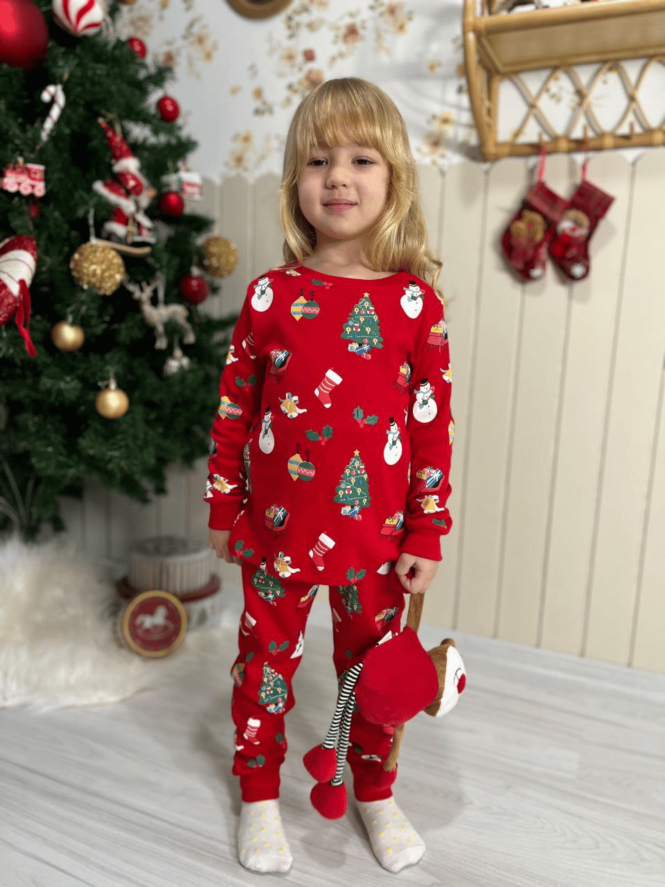 Yeni Yıl Temalı Kırmızı Pijama Takımı – Çocuk, 3–8 Yaş
