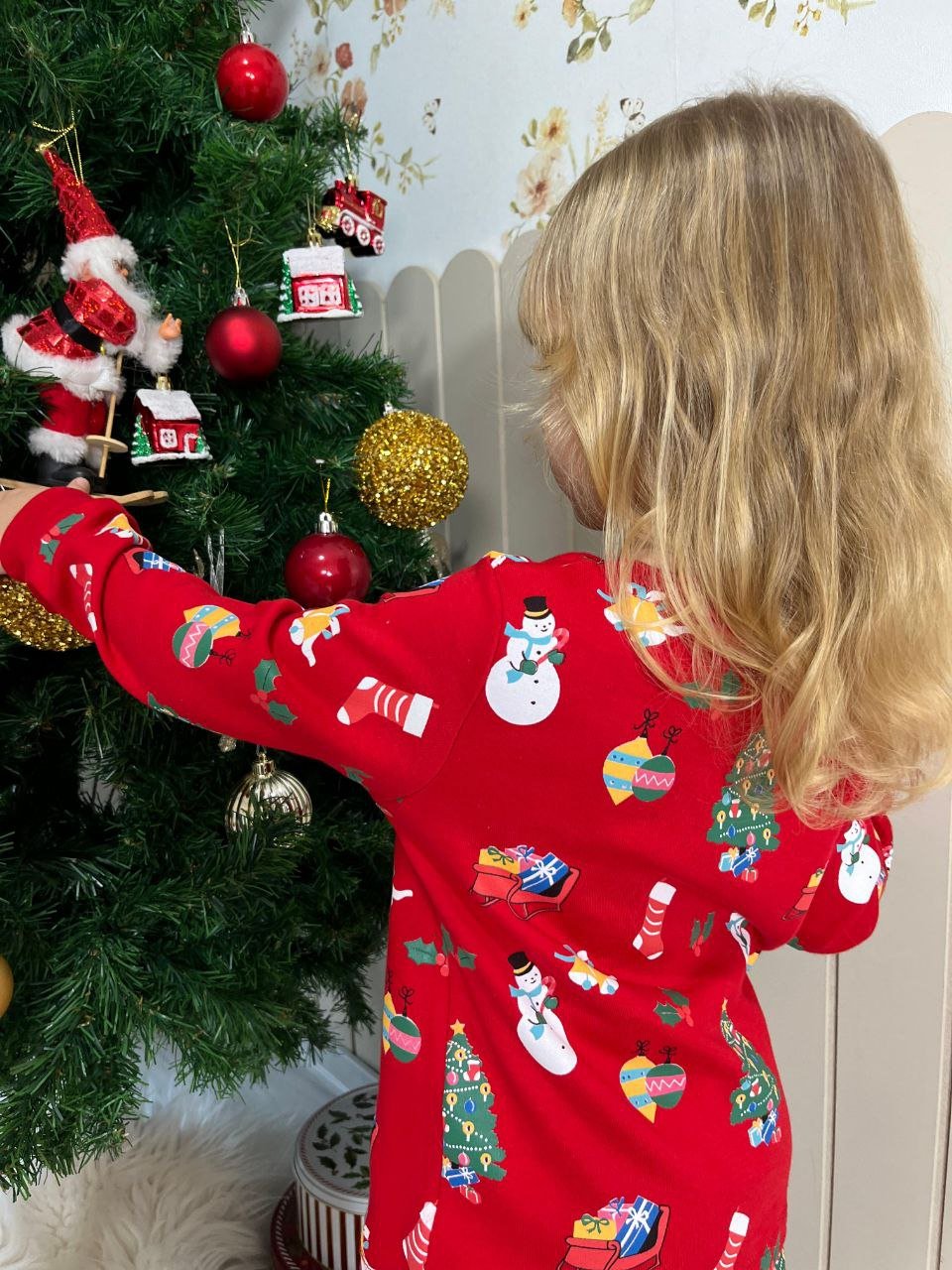 Yeni Yıl Temalı Kırmızı Pijama Takımı – Çocuk, 3–8 Yaş