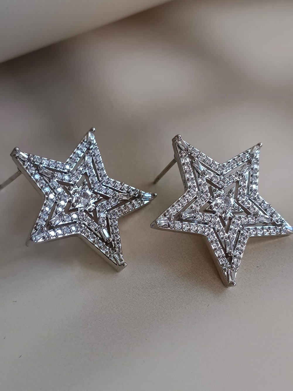 Zirkon Taşlı Yıldız Küpe Silver