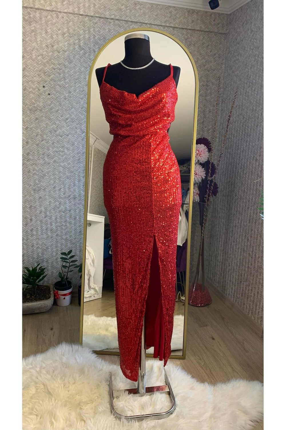yırtmaçlı pul payet elbise