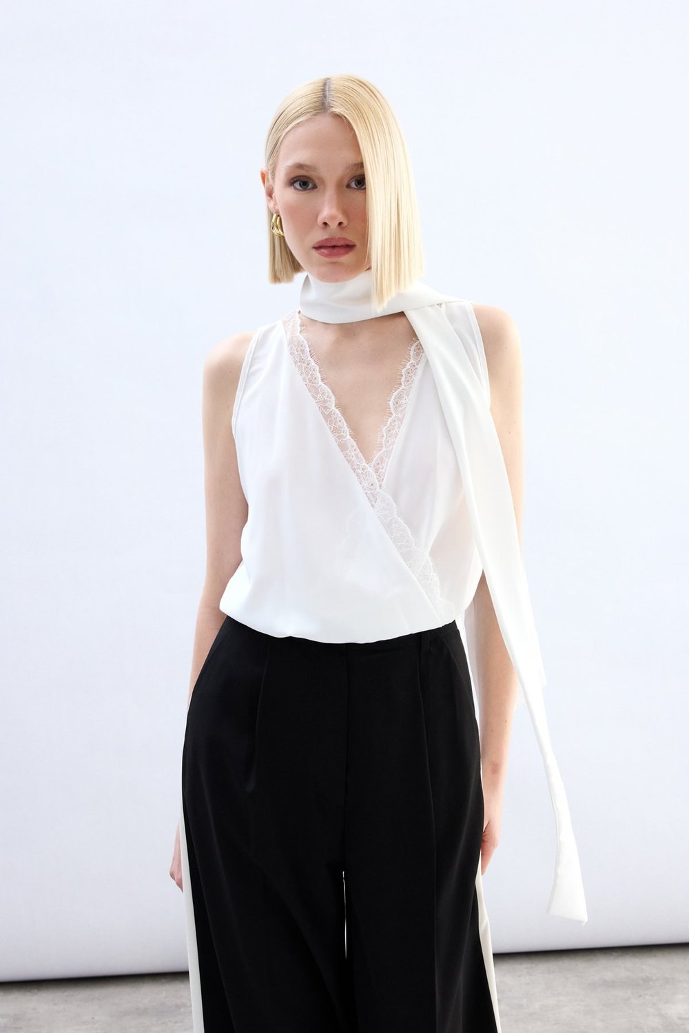 Dantel Detaylı Bodysuit Bluz 