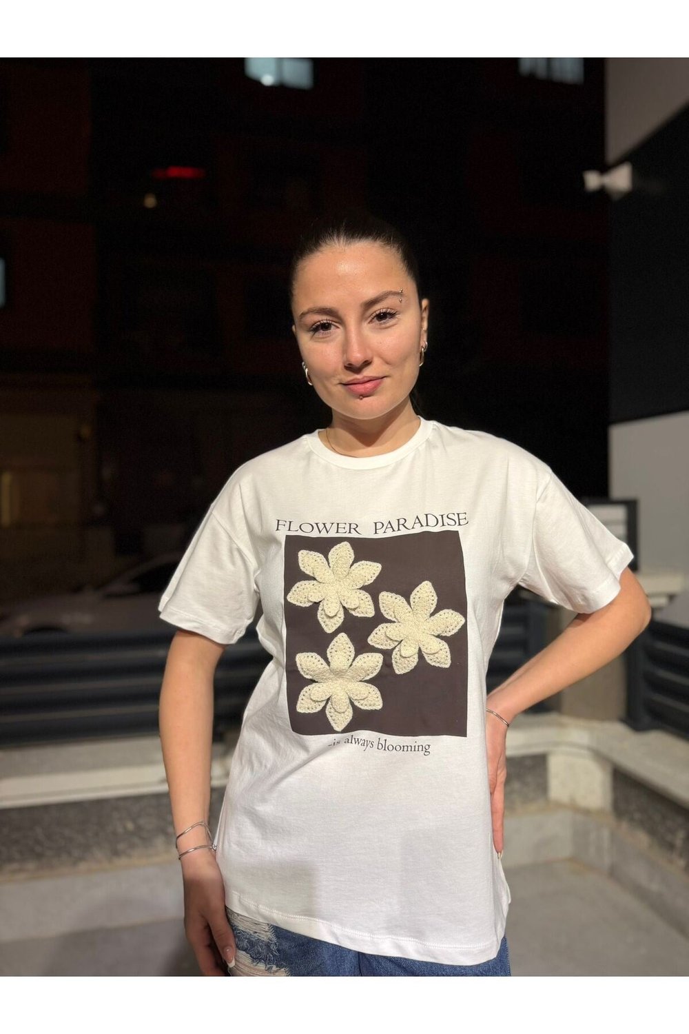 Flower Paradise Baskılı Çiçek Nakışlı Kadın T-Shirt