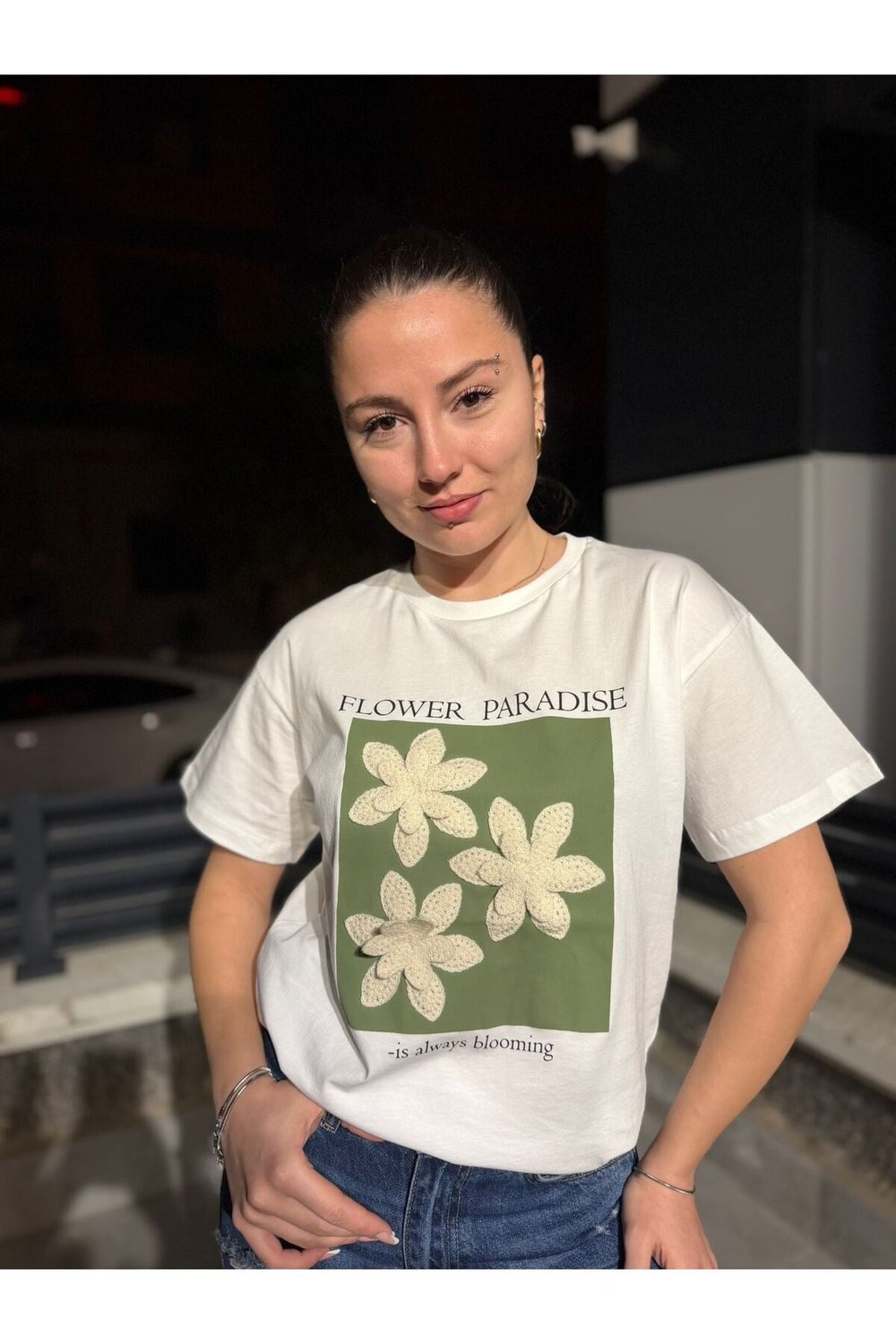 Flower Paradise Baskılı Çiçek Nakışlı Kadın T-Shirt