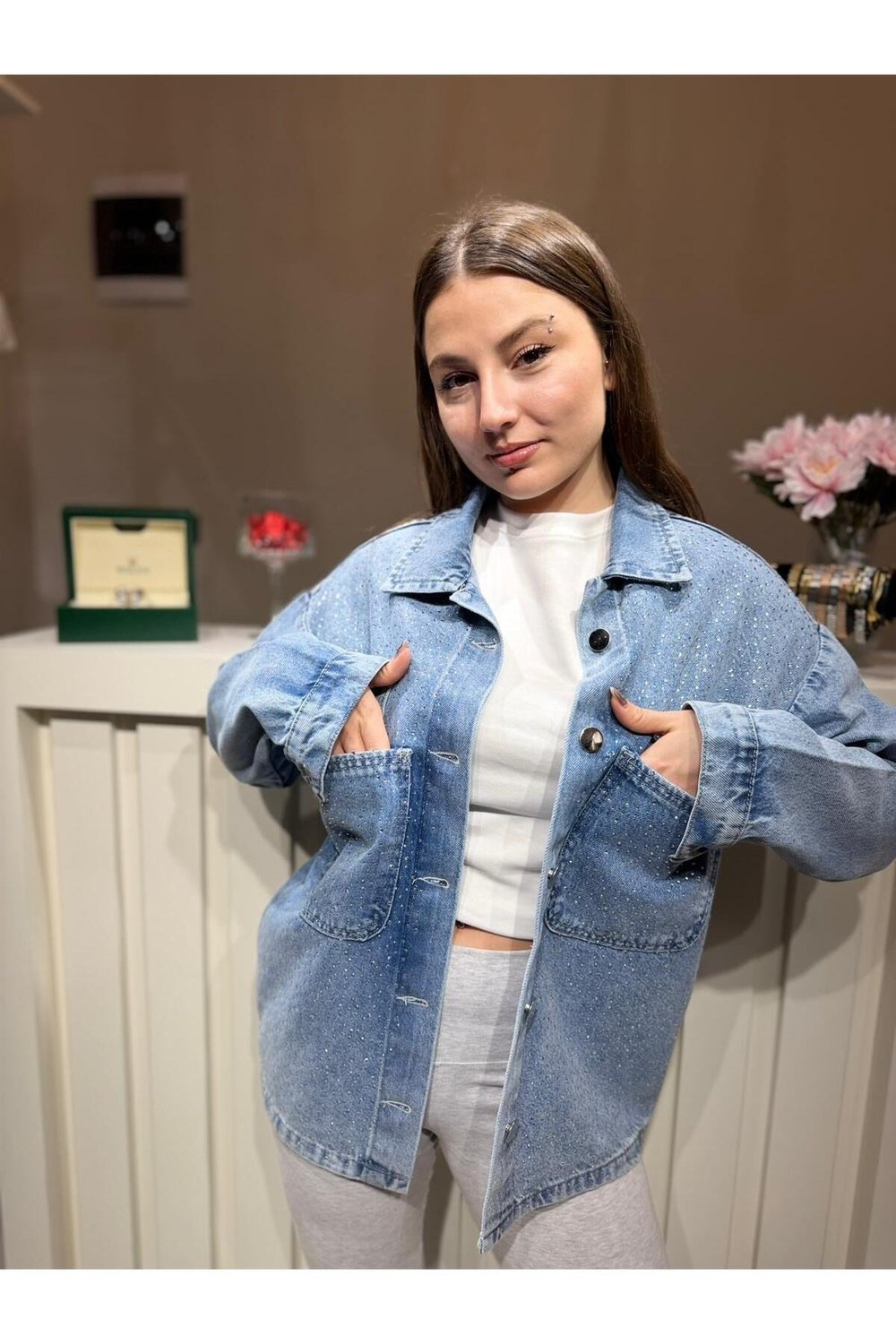 Kadın Taş Detaylı Oversize Kot Ceket – Açık Mavi Düğmeli Jean Ceket