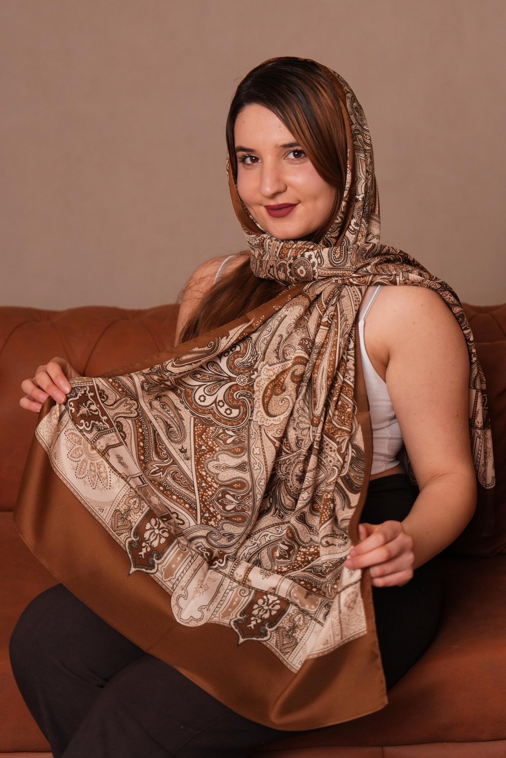 Kırmızı Desenli İpek Şal