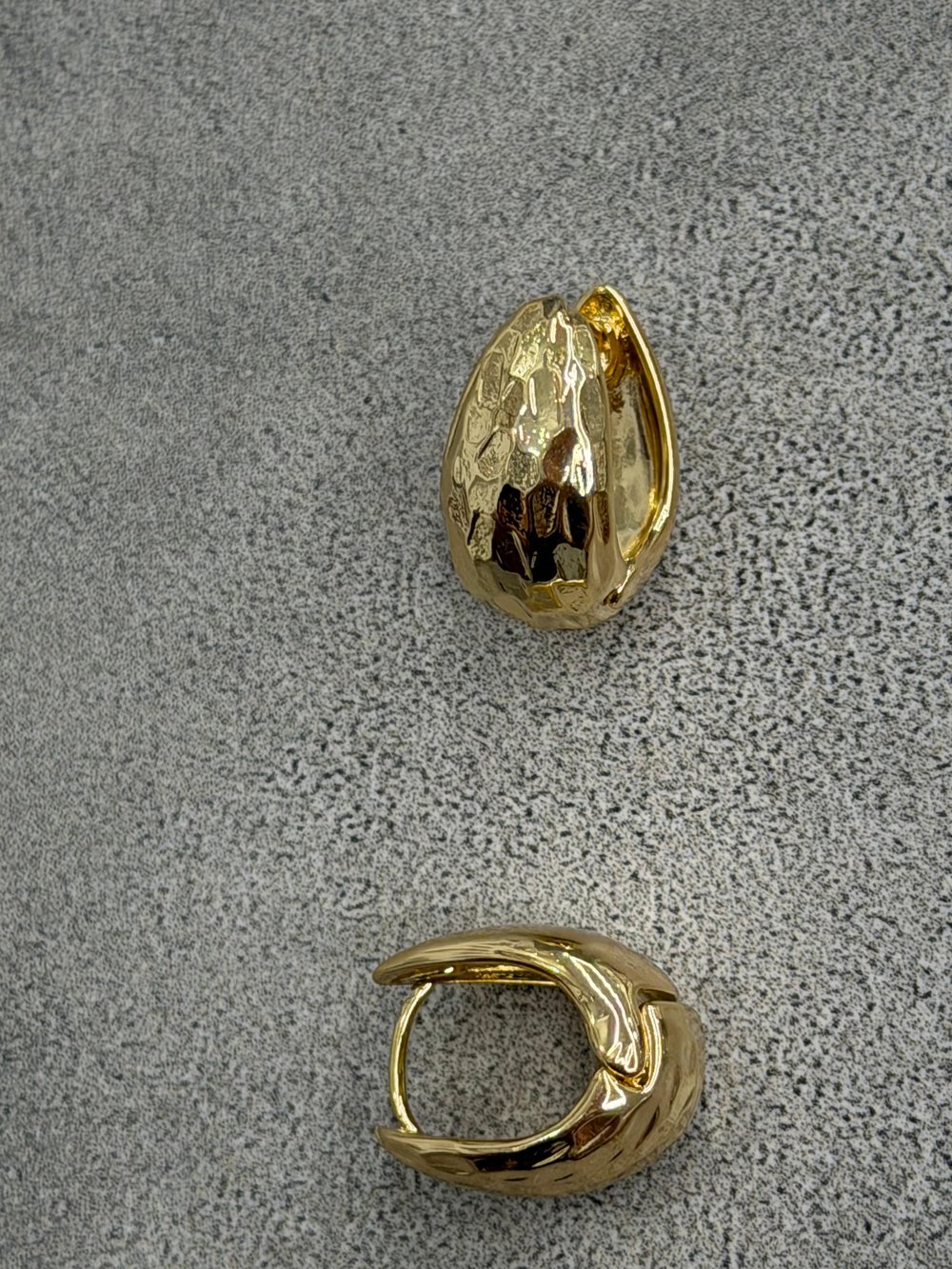 Dokulu Küpe