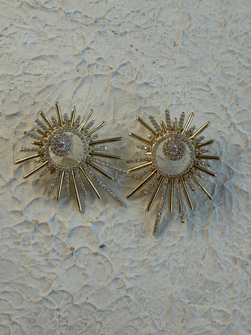 Güneş Küpe