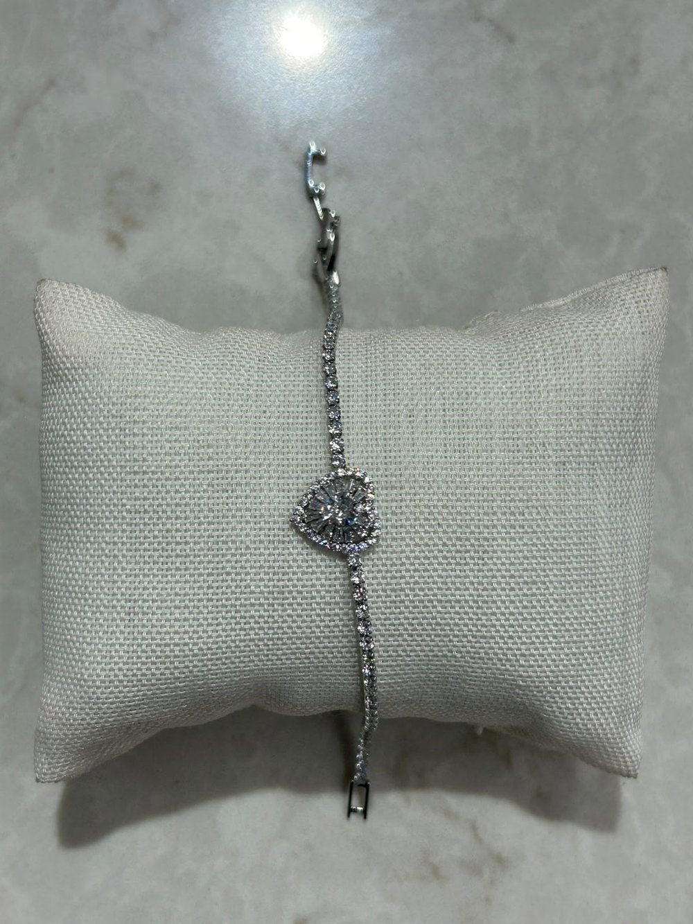 Kalp Model Taşlı Bileklik 