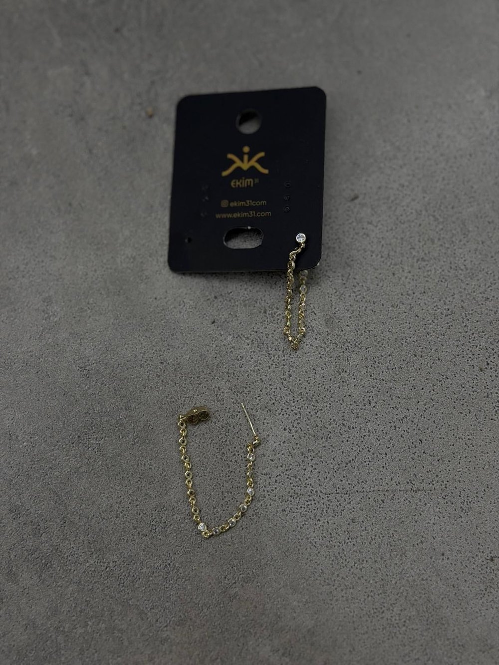Katlamalı Zincir Taşlı Gold Küpe