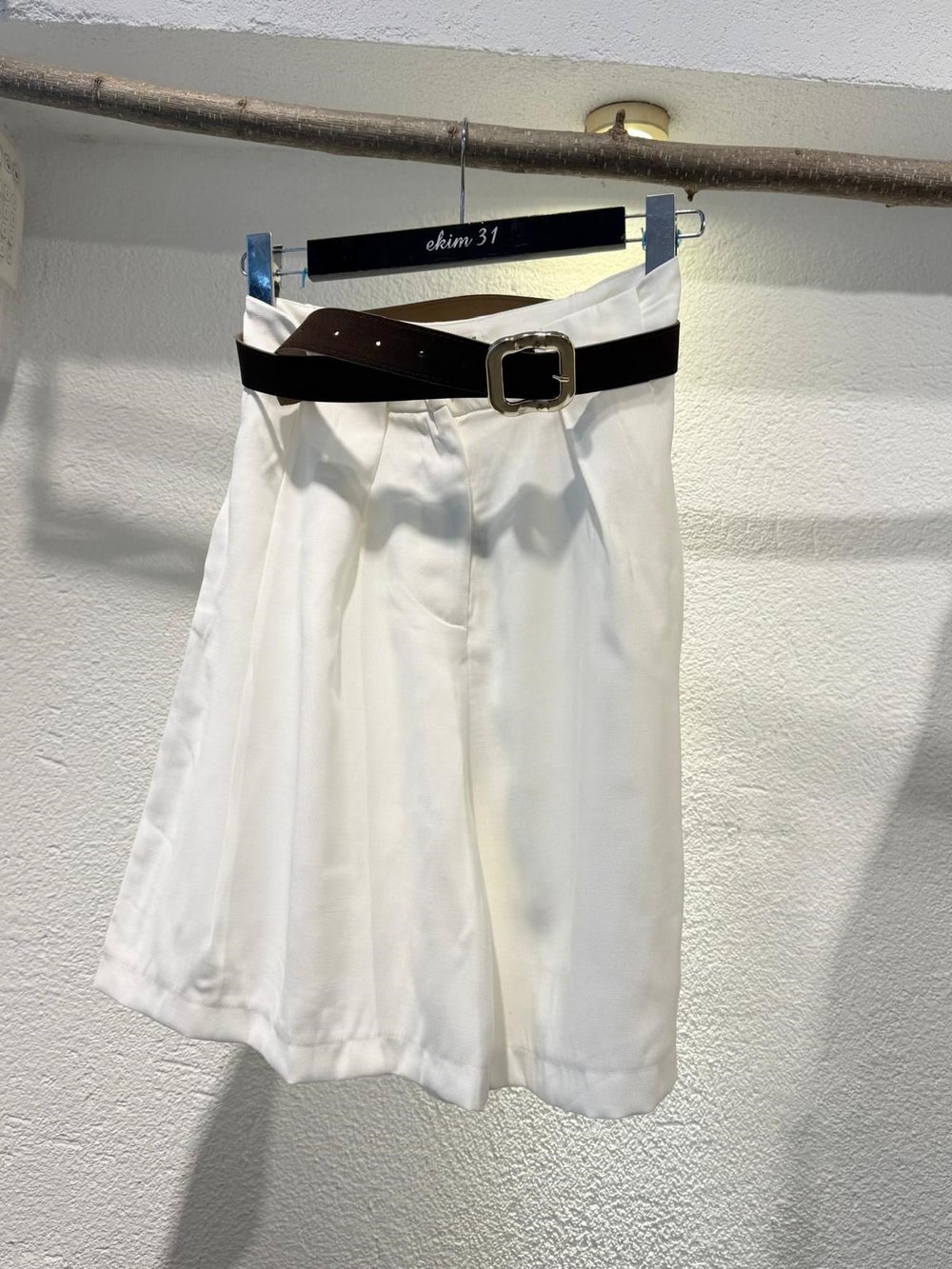 Kemer Detaylı Şort