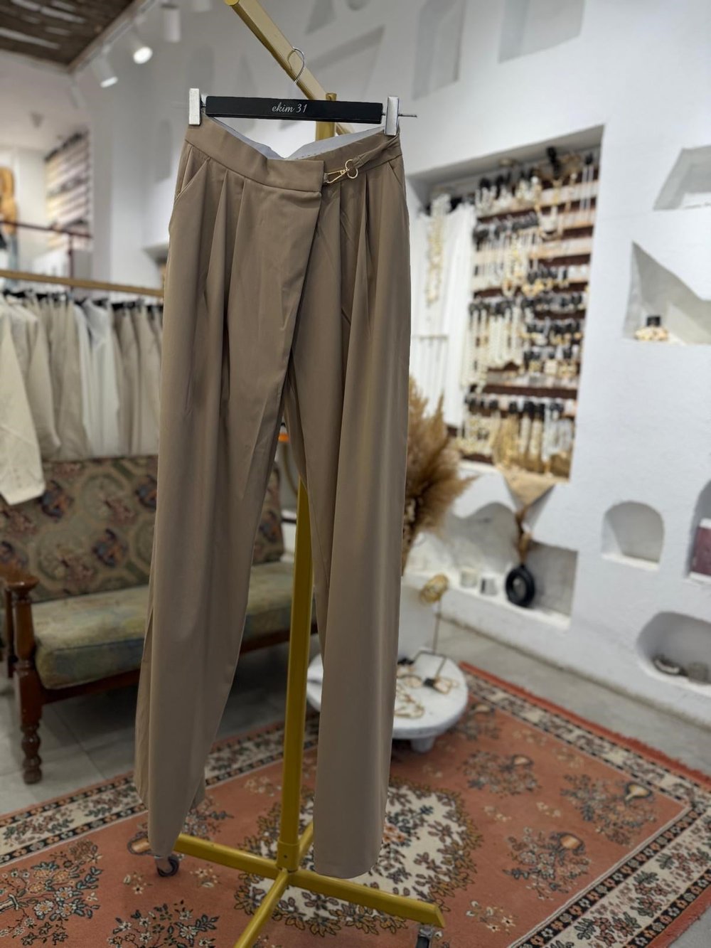 Kilit Detaylı Pantolon