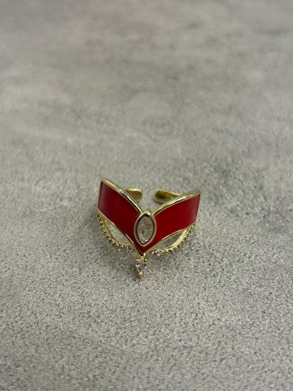 Kırmızı Taş Detaylı Gold Yüzük