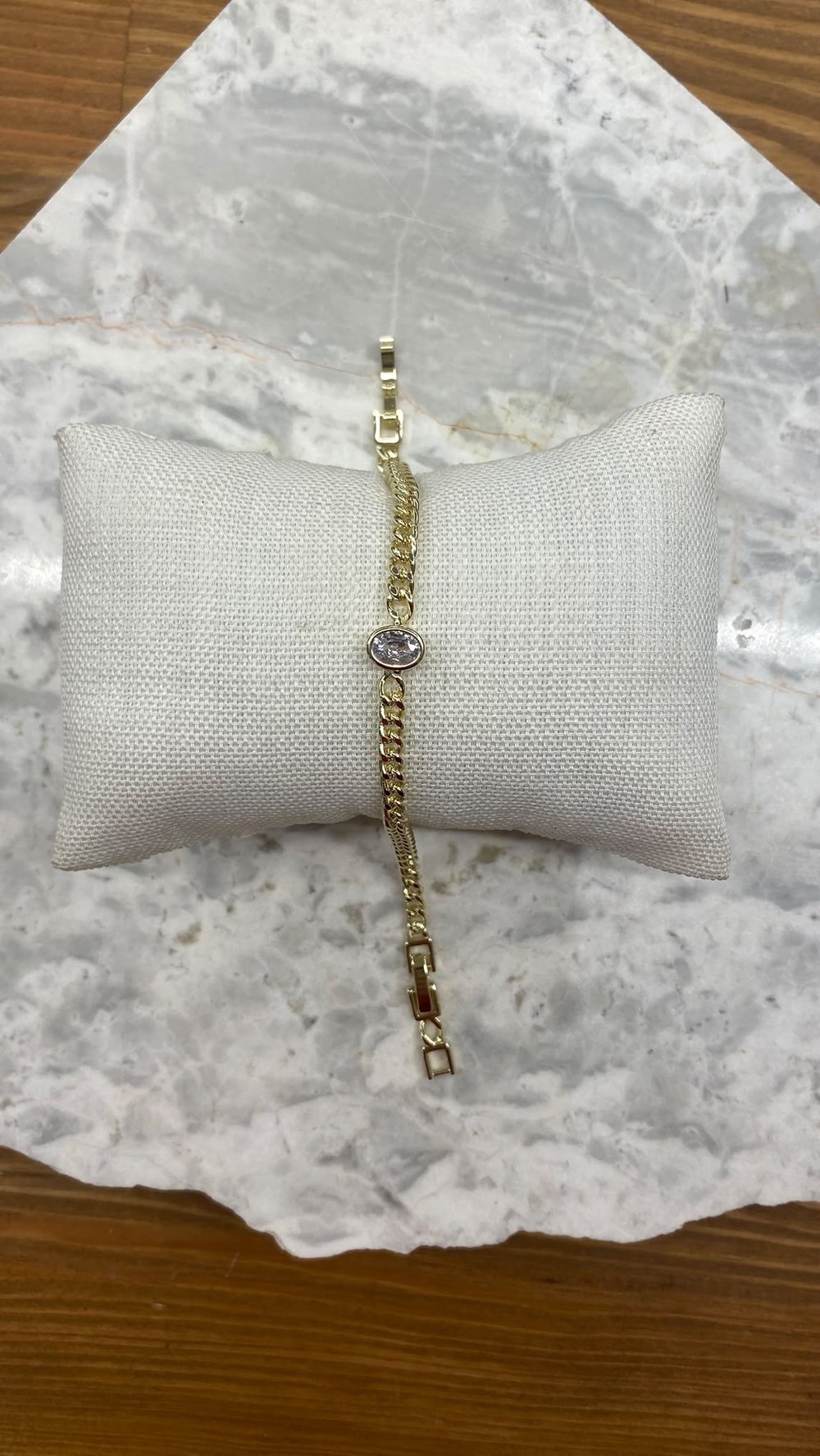 Oval Taşlı Gold Zincir Bileklik
