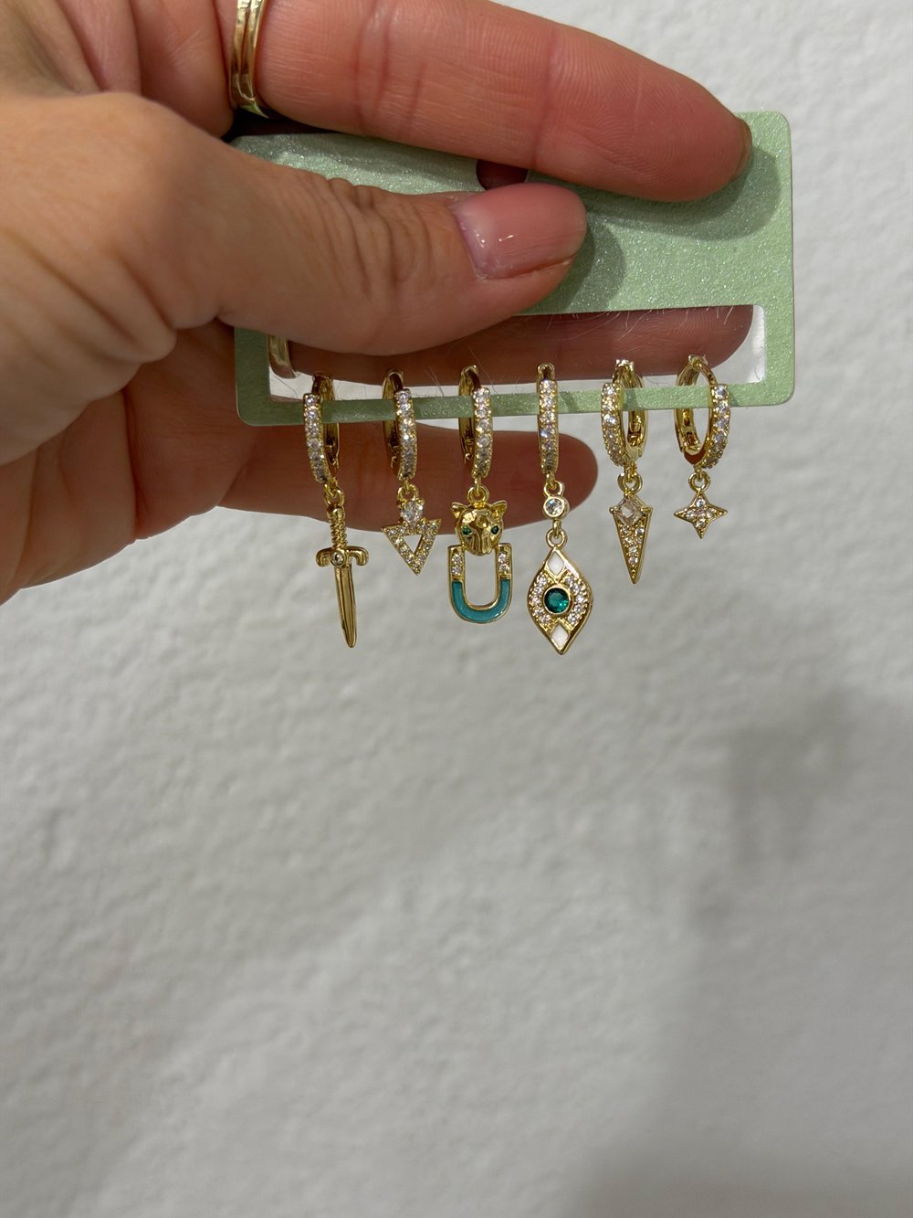 Sembollü Yeşil Set Küpe