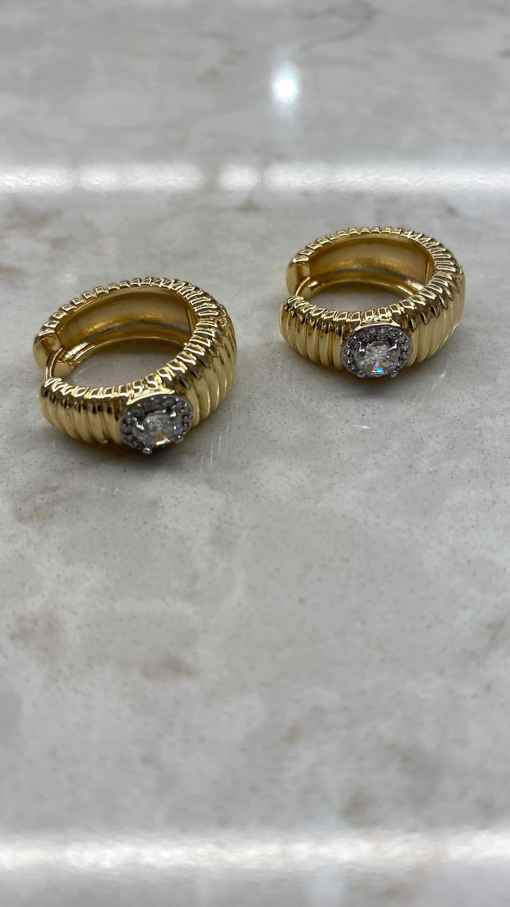 Tek Taşlı Gold Halka Küpe