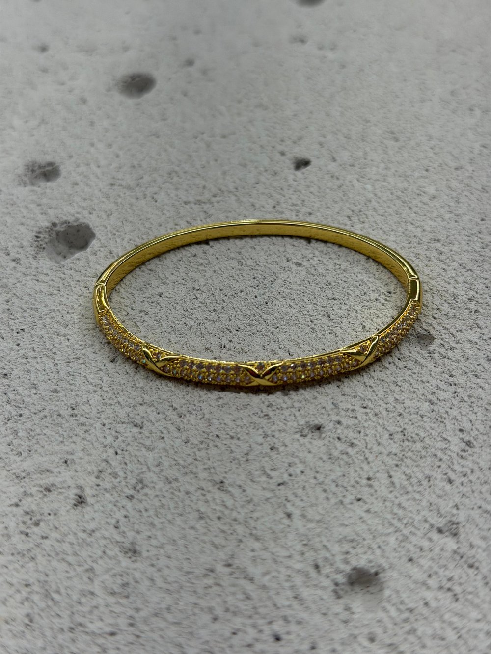 X Model Taşlı Oval Bileklik