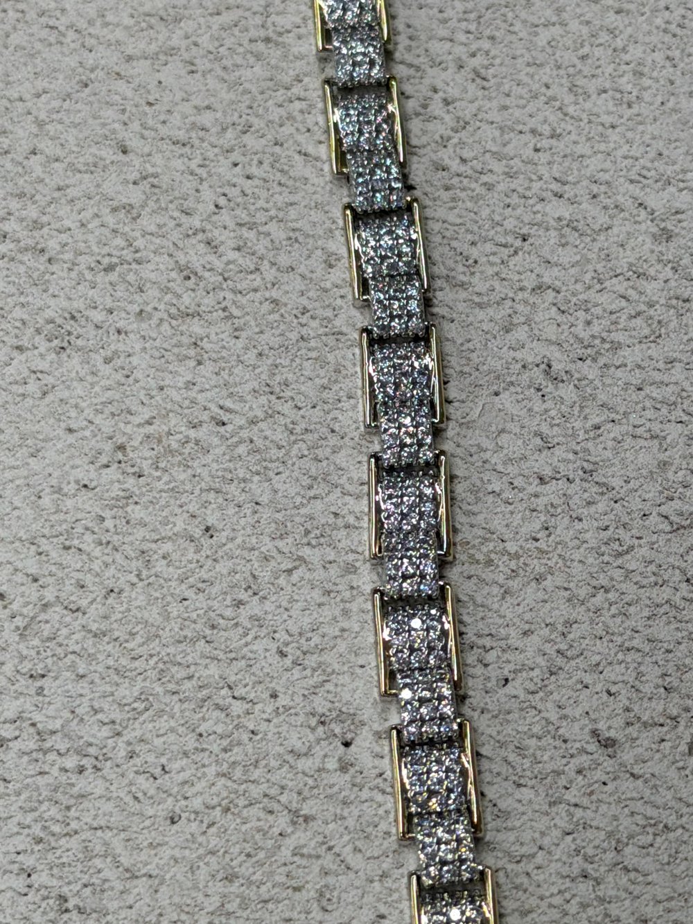 Zircon Taşlı Kare Geçmeli Bileklik