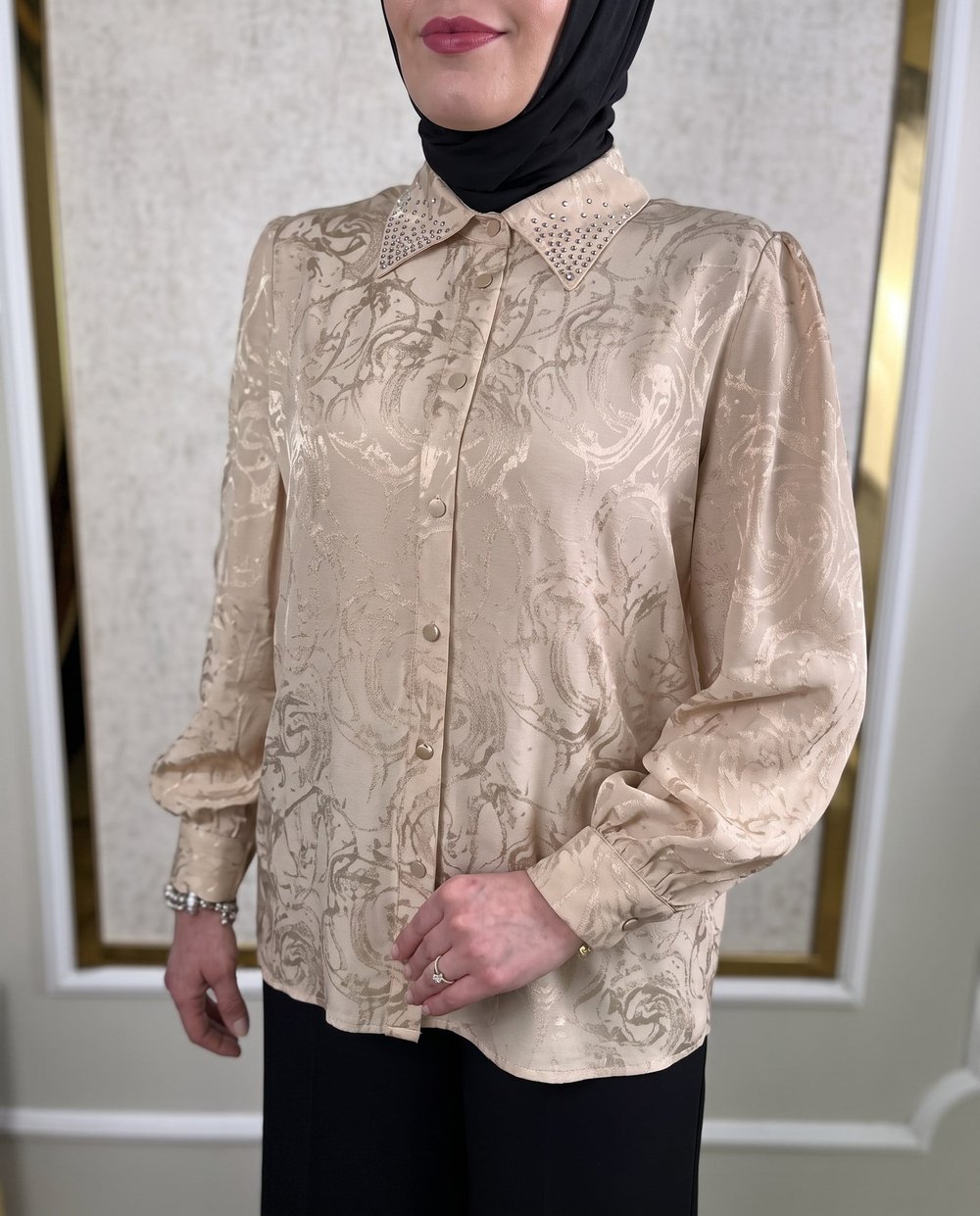 Yaka Süslemeli Gömlek 3266