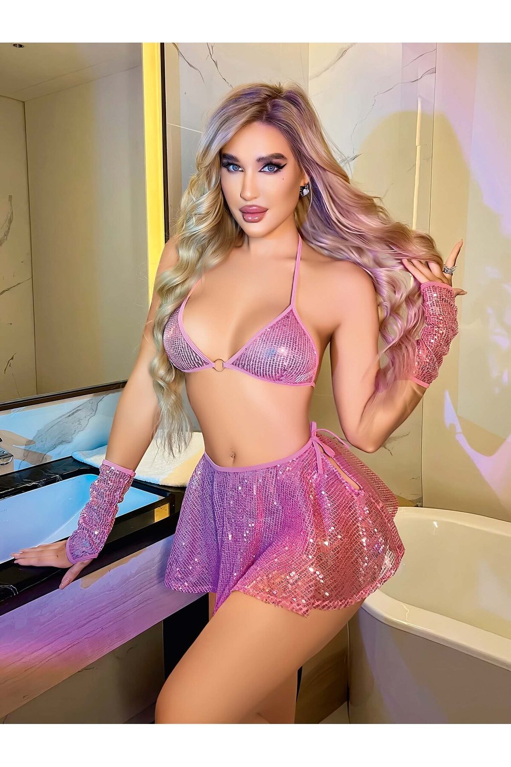 Kadın Pembe Payetli Fantezi Kostüm - Mini Etekli Bikini Takımı ve Eldiven Seti