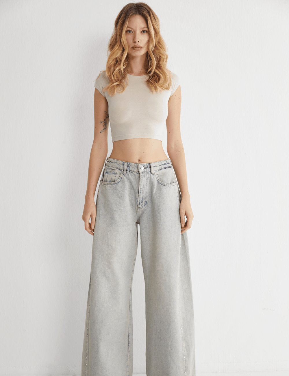 Bol Kesim Zımba Detaylı Denim Pantolon