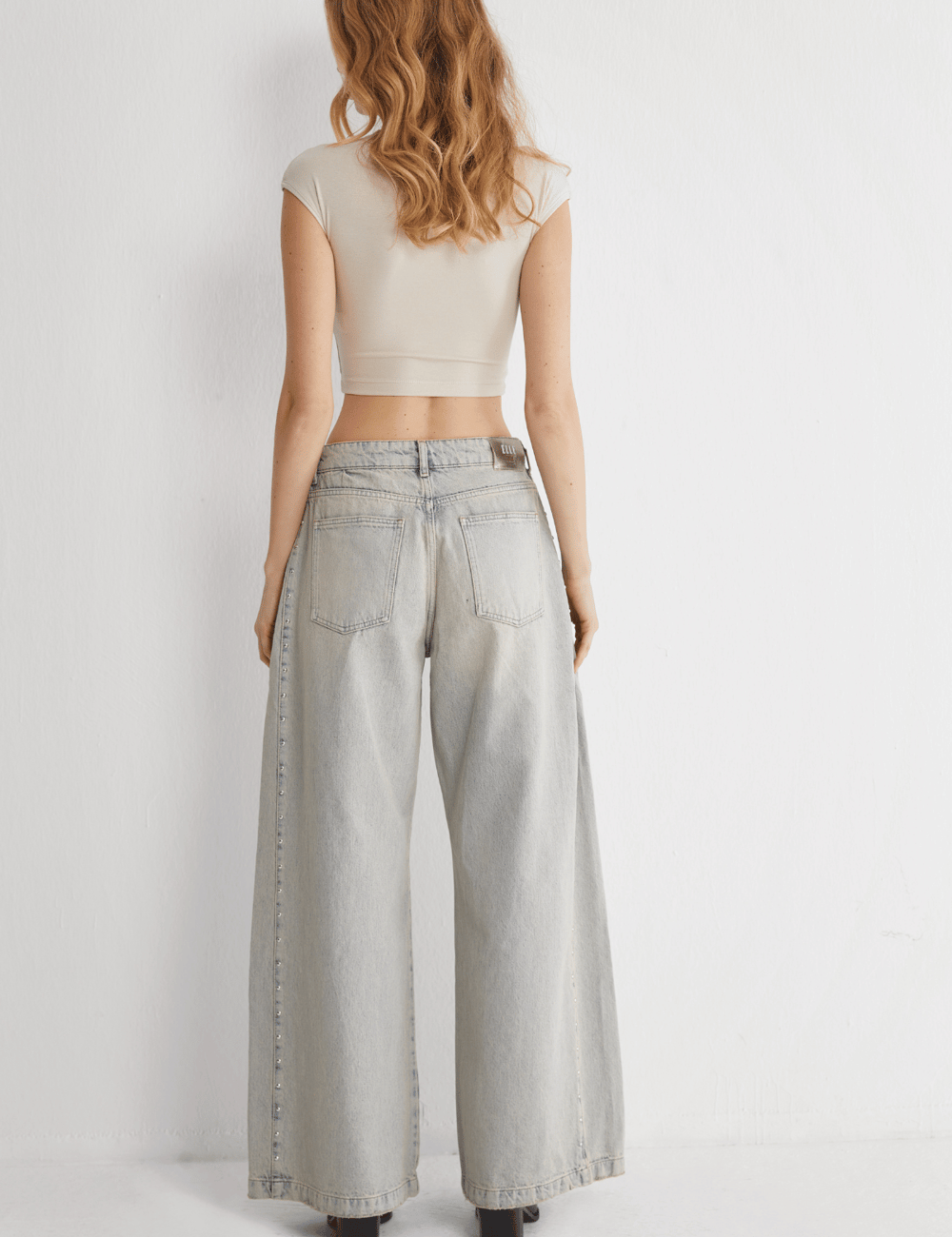 Bol Kesim Zımba Detaylı Denim Pantolon