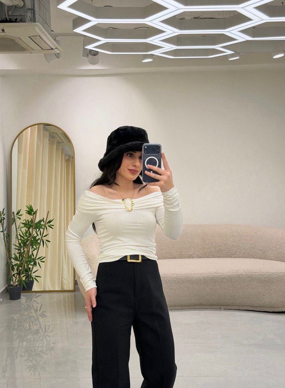 Madonna Yaka Tokalı Bluz Beyaz
