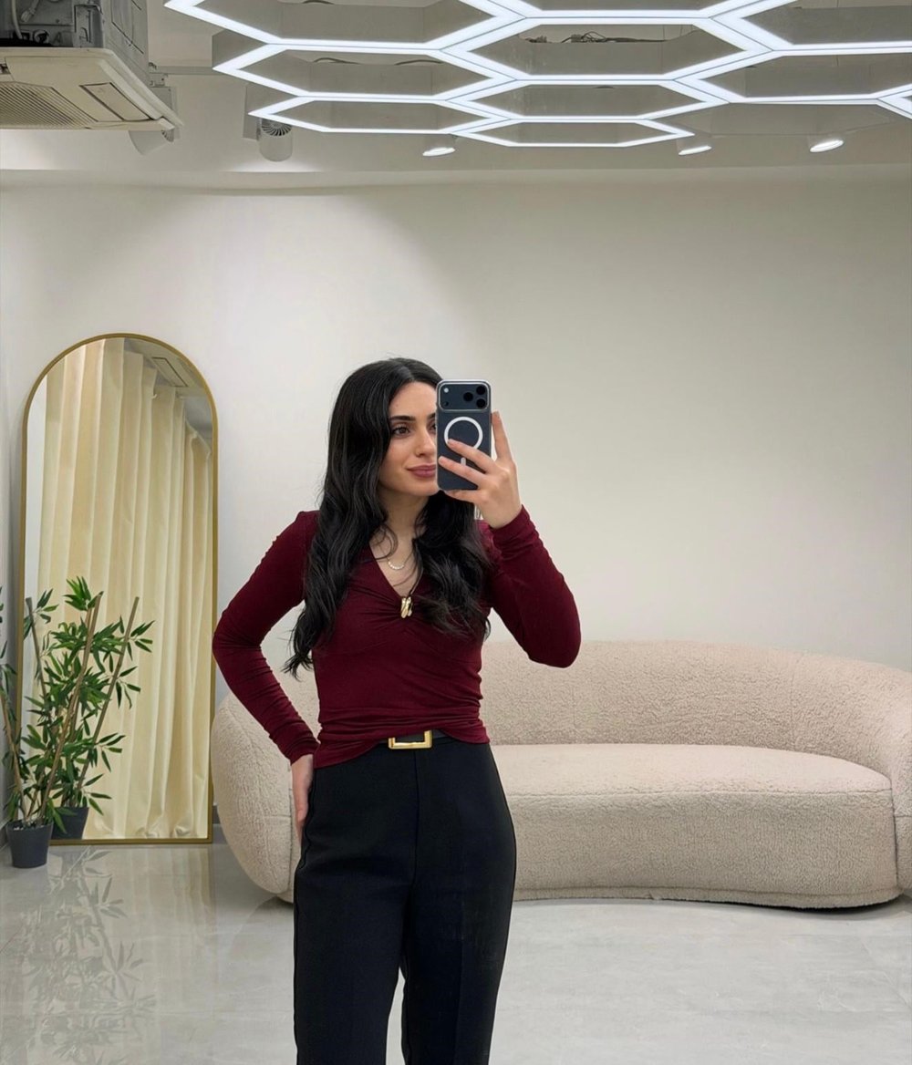 V Yaka Broş Detaylı Bluz Bordo