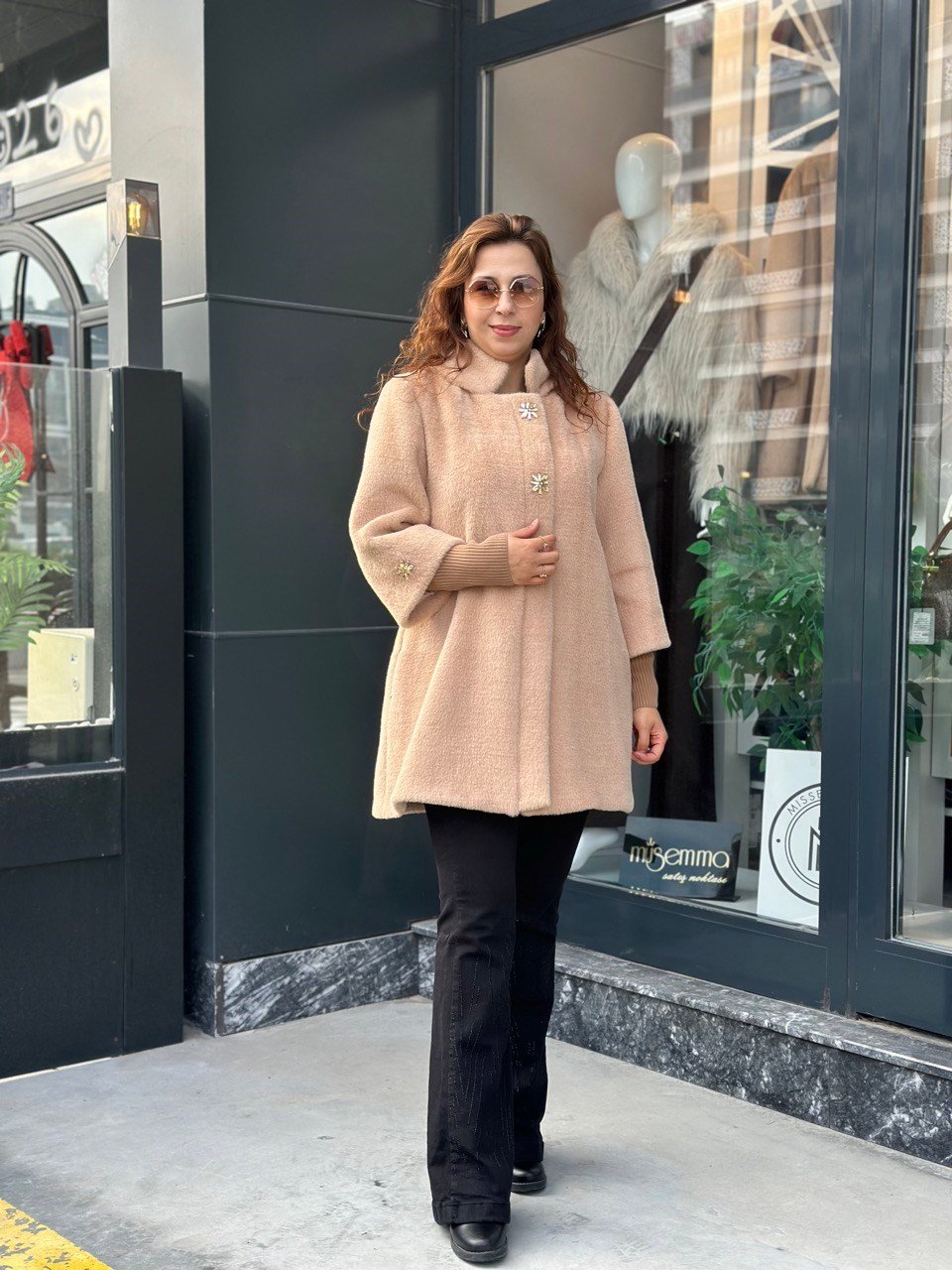Angora Yünlü Taş Detaylı Kaban