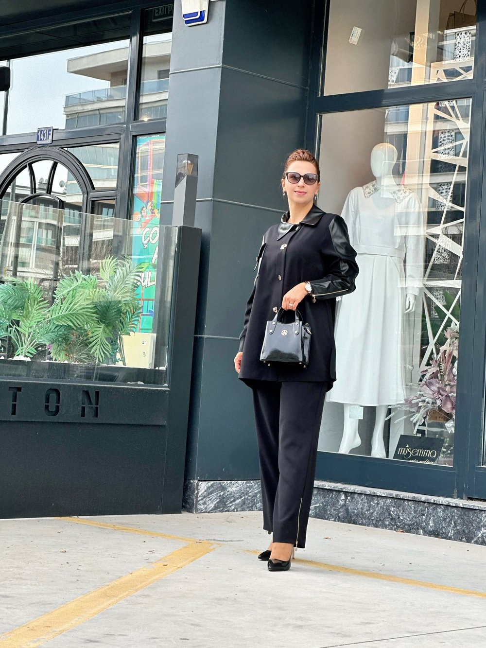 Deri Detaylı Cepli İkili Pantolonlu Takım Siyah