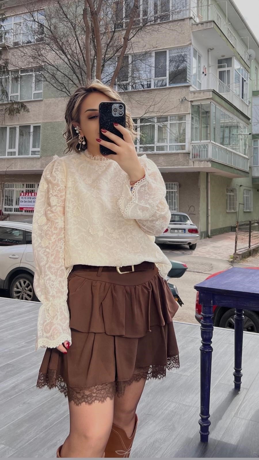 Kemerli Etek Ucu Dantelli Mini Etek Kahverengi