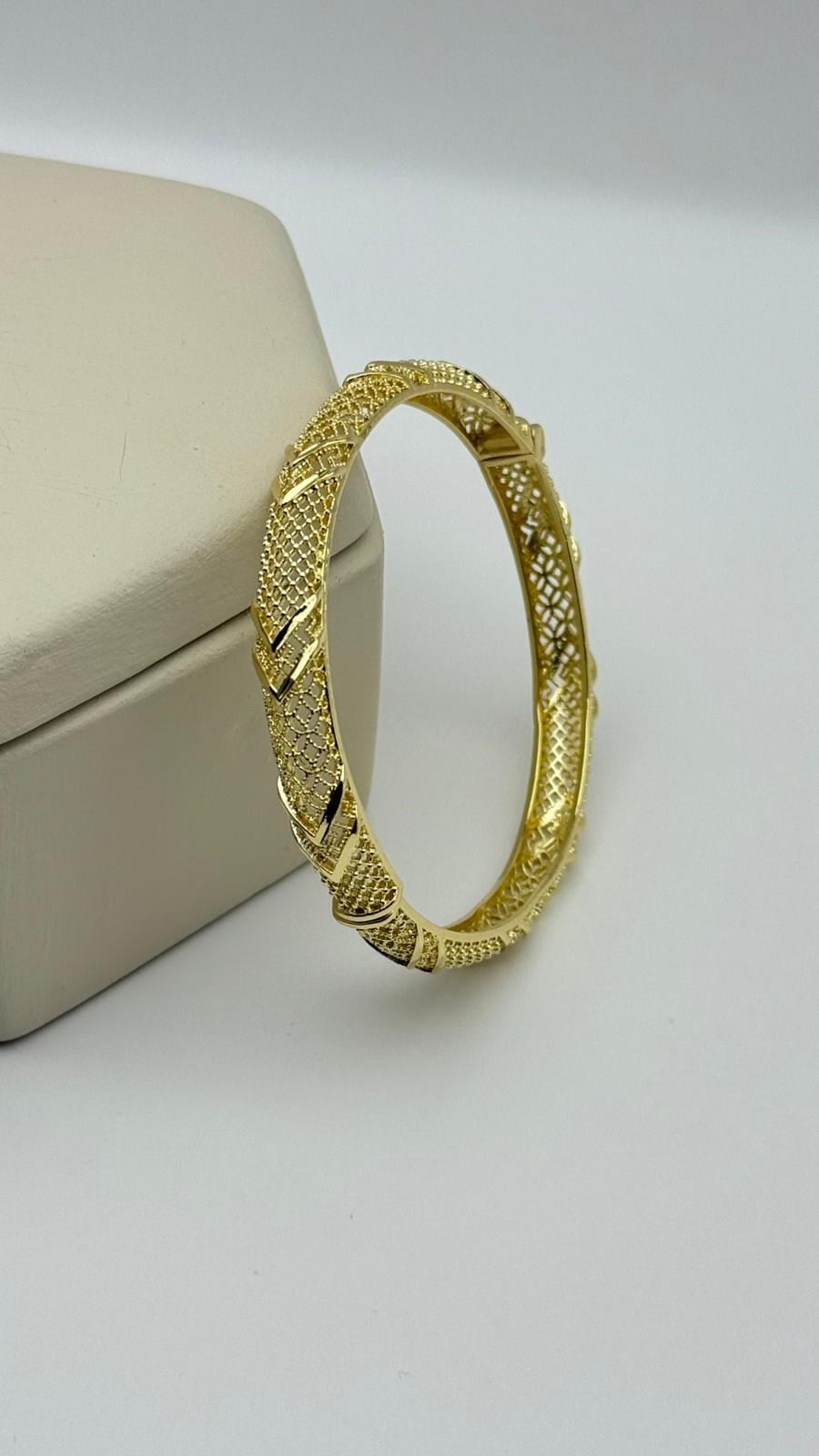 Cm 14K Gold Kelepçe