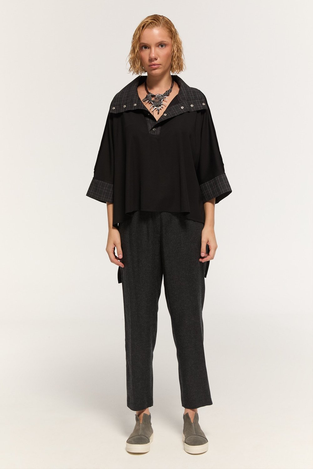 Kadın Antrasit Ekose ve Çıtçıt Detaylı Oversize Bluz
