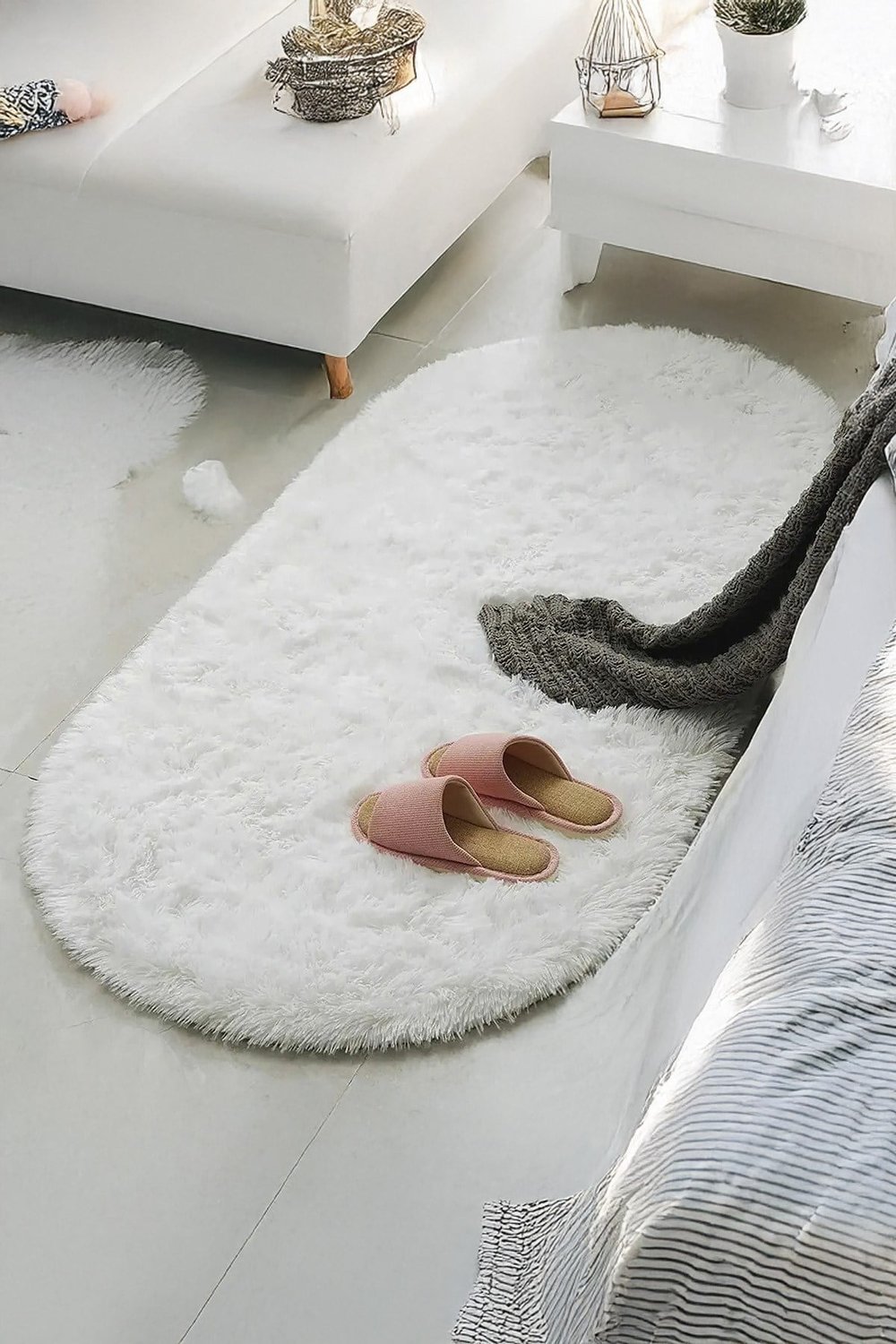 Beyaz Oval Peluş Post Halı Yolluk Yumuşak Tüylü Puffy Kaymaz Taban Dekoratif Yıkanabilir Modern