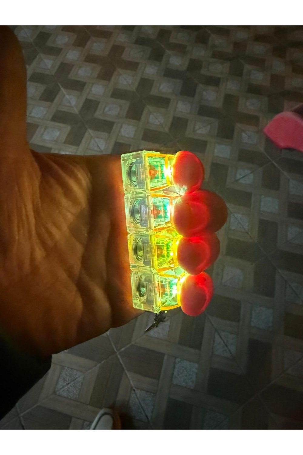 klavye ışıklı renkli kılık kılık 7.5cm anahtarlık bir adet KARIŞIK RENK GÖNDERİLİR