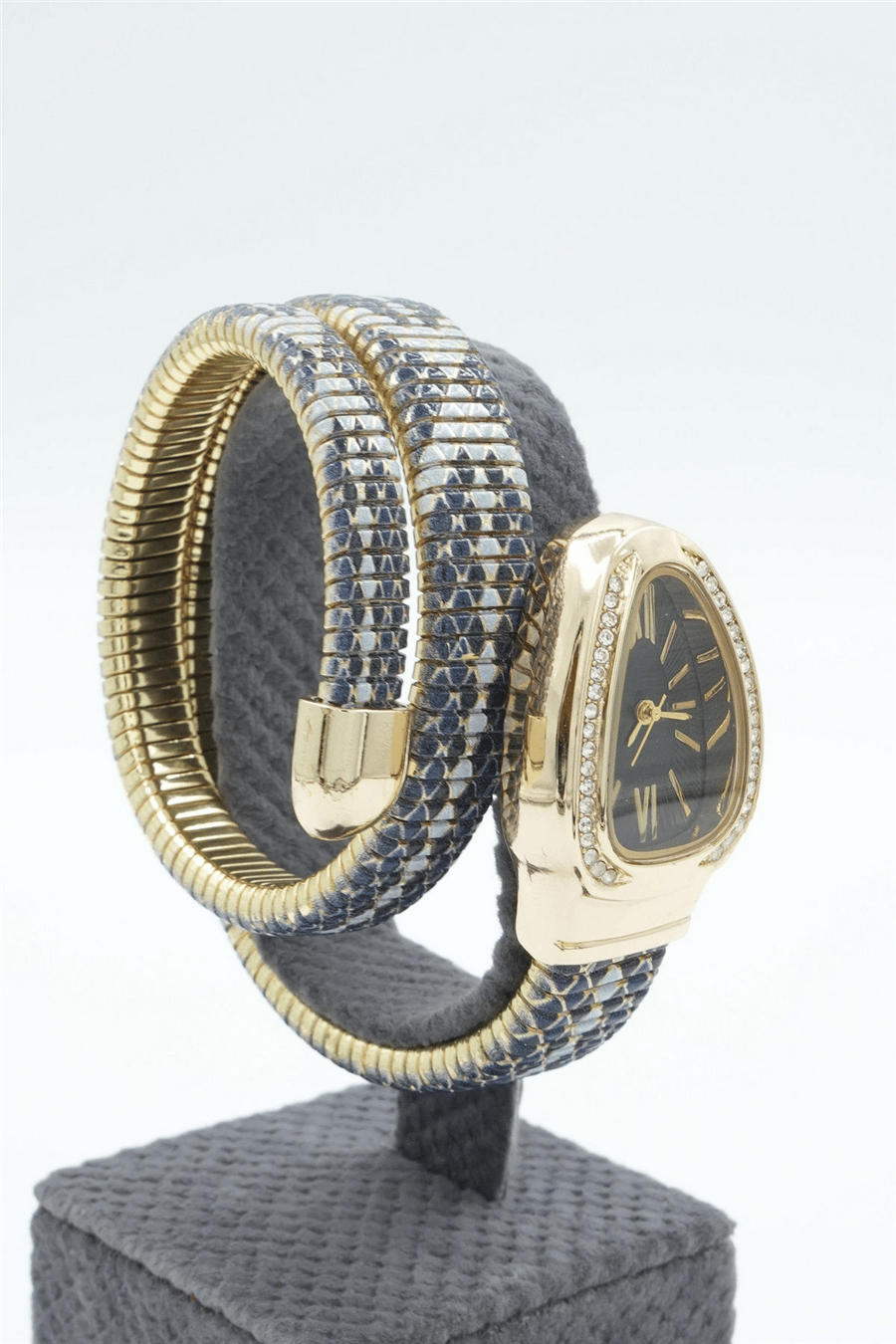 Saat. Gold